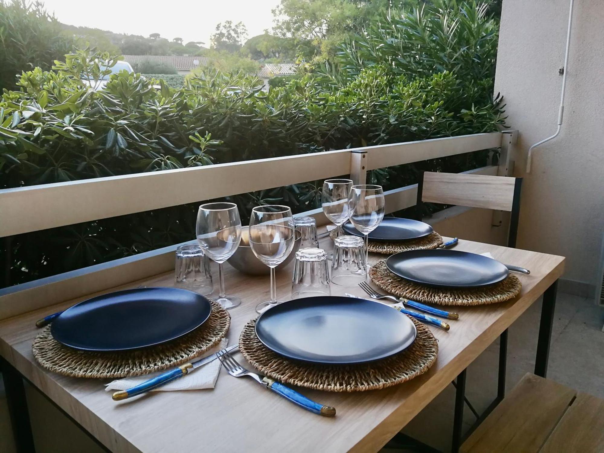 Grand Studio Standing Avec Terrasse Et Parking Sainte-Maxime Bagian luar foto
